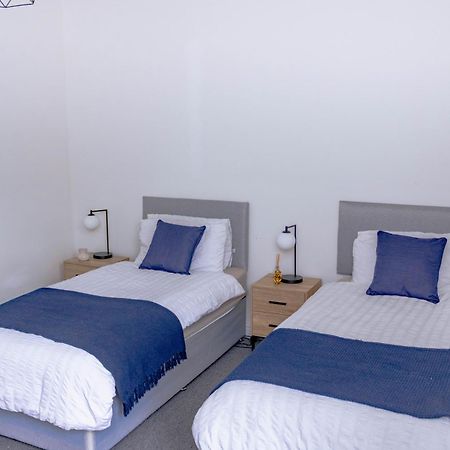 Templar House - Sleeps 6, Special Weekly Monthly Stay Rates, Central Location With Free Parking, Free Wifi, Perfect For Alton Towers & M6 Stoke-on-Trent ภายนอก รูปภาพ